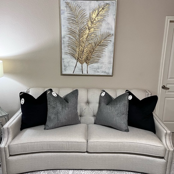 1-NWT CALLISTO HOME FUR/VELVET
DECORATIVE PILLOW (Read description for details) - Picture 5 of 17